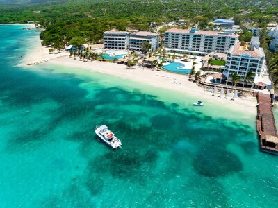 The “Gift of Blue:” Sandals Resorts and Beaches Resorts Turn Black Friday “Blue”